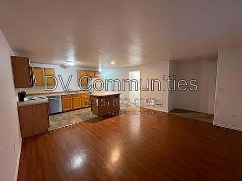 2521 NW Cedar Ave #2 — Photo 3