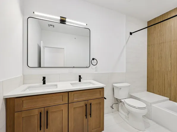 1003 Summit Avenue image 14 of 32