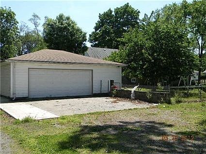 5th image of 2709 Lake St