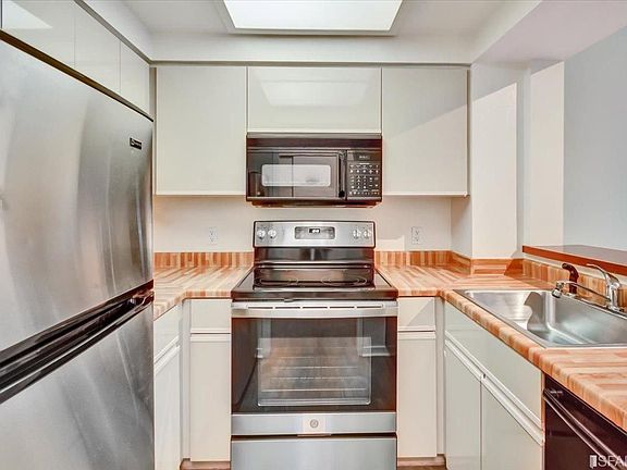 4th image of 101 Lombard St APT 26