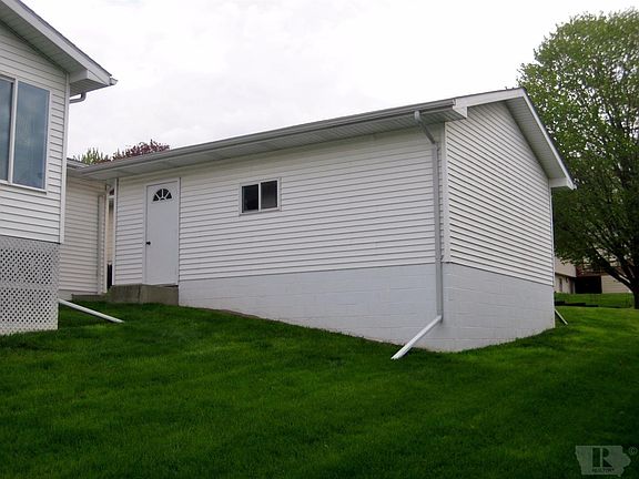 4th image of 1005 Grandview Dr