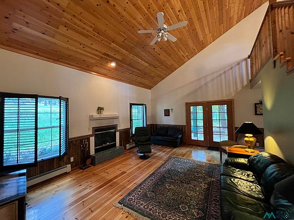 3rd image of 19 Valley View Ct