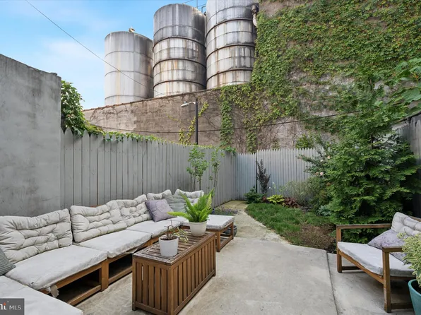 2174 E Oakdale St, Philadelphia, PA 19125