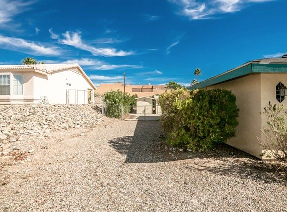 3rd image of 3730 Yucca Dr