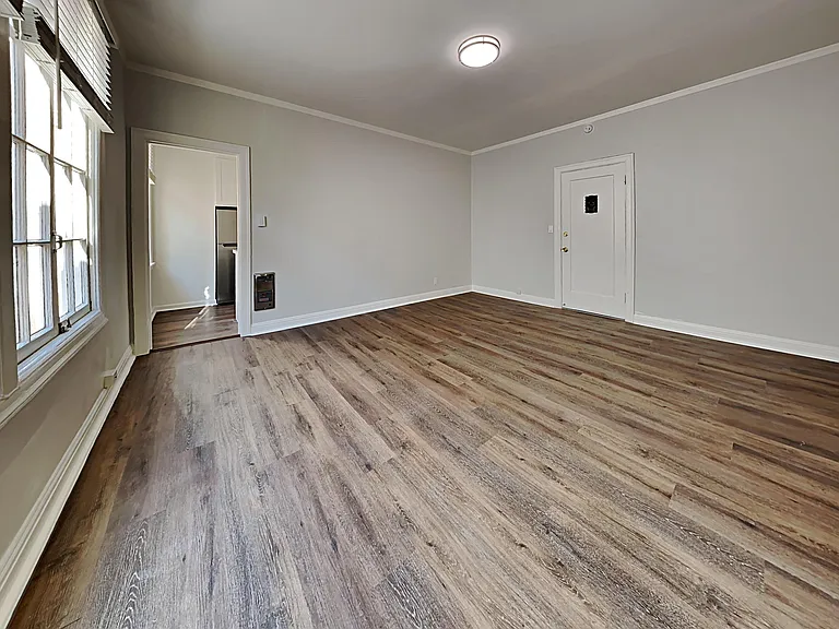 832 Erie St — Photo 19