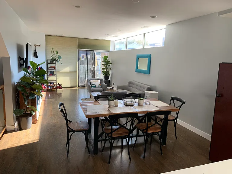 2910 N Sheffield Ave #1 — Photo 3