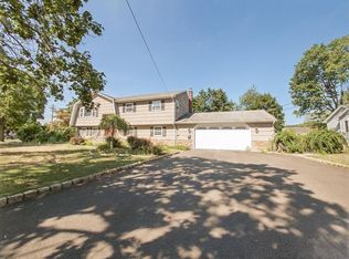 7 Sanders Pl, Pompton Plains, NJ 07444