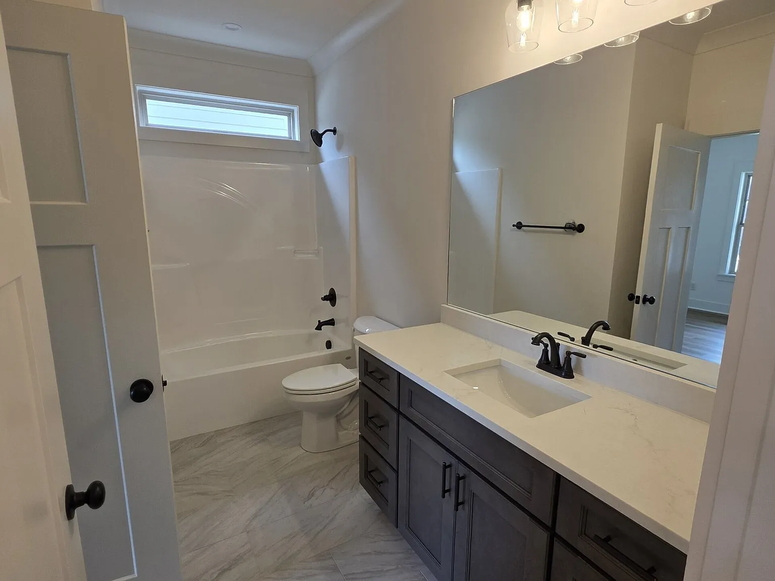 3 bed, 1996 sqft, $2,600 — Photo 2