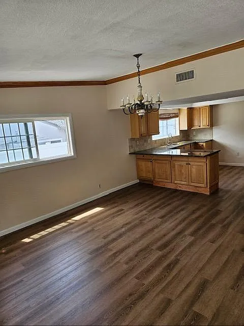 4 bed, 2112 sqft, $4,100 — Photo 3