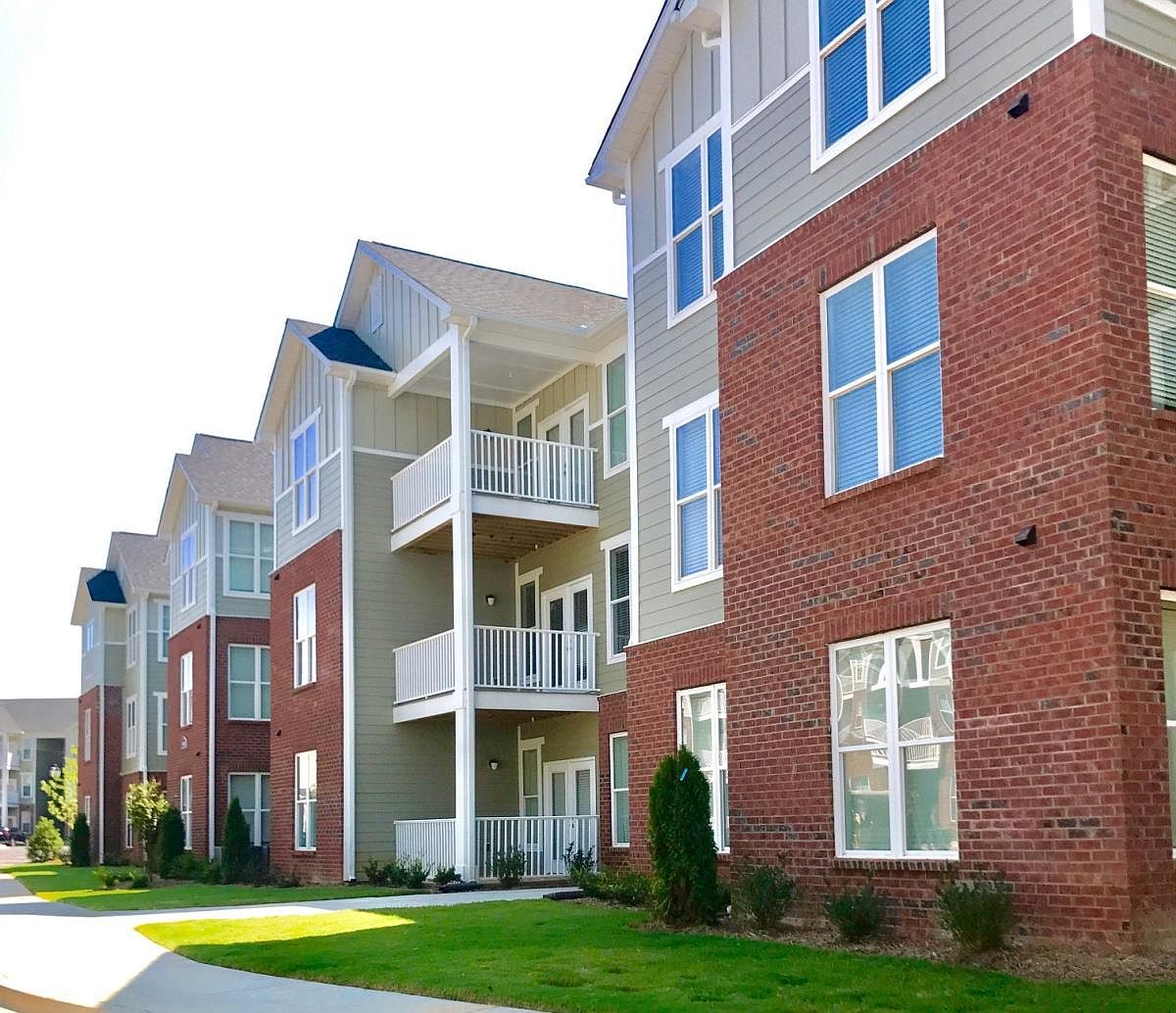 Ballantyne Commons Storage Center Dandk Organizer