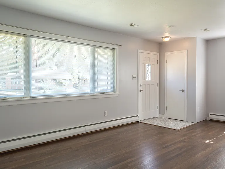 409 Seabury Ave — Photo 21