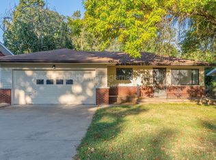 1913 S Broadway Ave, Springfield, MO 65807