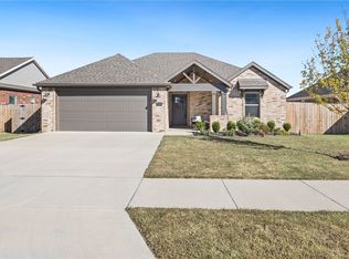 938 Garden Ln, Springdale, AR 72762