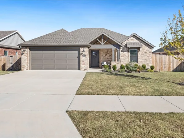 938 Garden Ln, Springdale, AR 72762