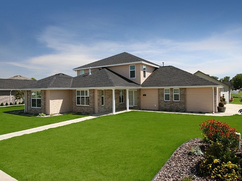 1st image of 706 SE Songbird Ln