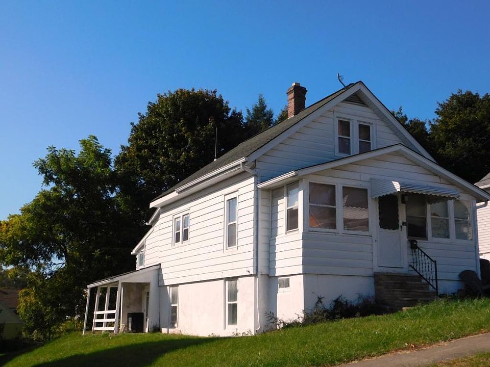 2nd image of 121 Myrtle Ave