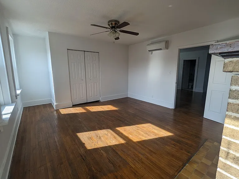 123 W Moniteau St — Photo 20