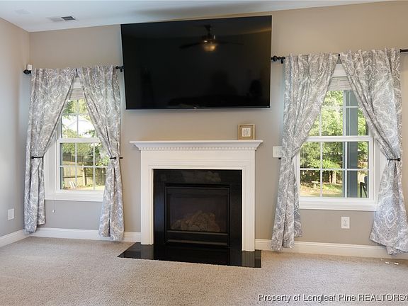 5th image of 40 Cherry Hill Dr