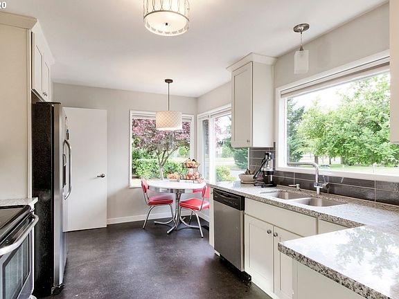 5th image of 311 S Fredericksburg Way