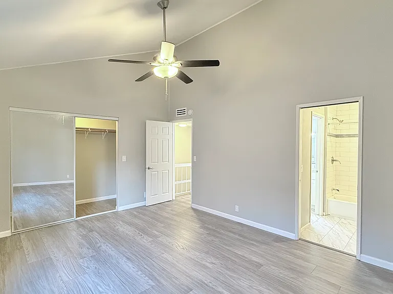 2135 E Valley Pkwy #33 — Photo 25