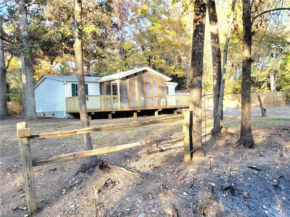 133 6th Ave, New London, NC 28127