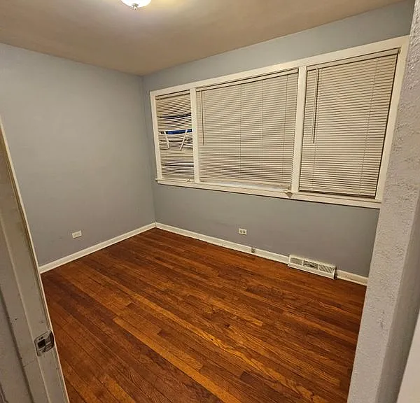 7814 S Essex Ave #1 — Photo 3