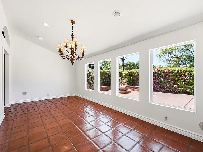 1090 Elfstone Ct — Photo 7