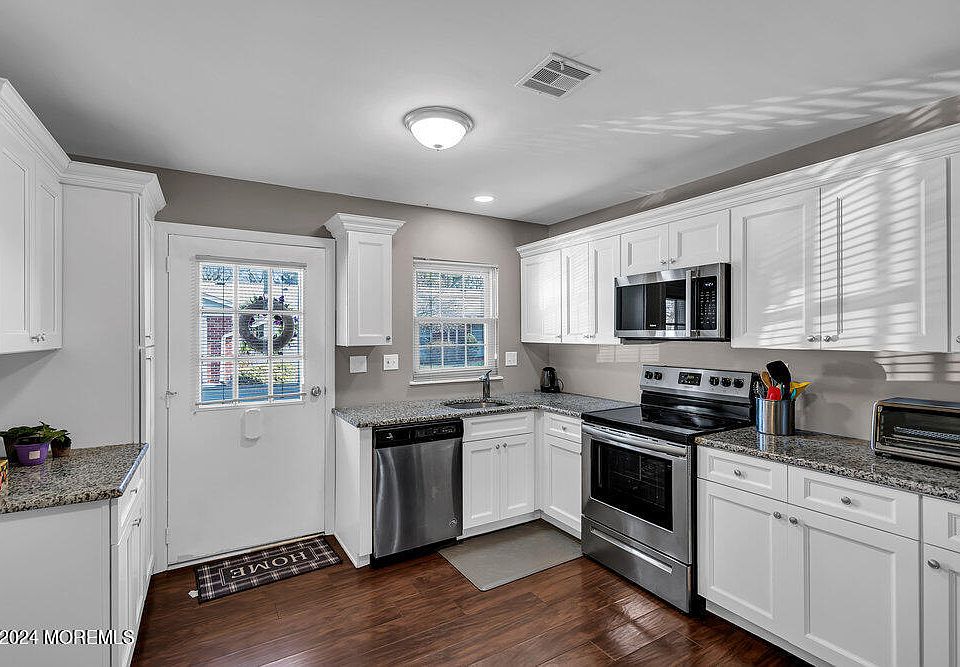 1st image of 1253D Hamilton Court #1004