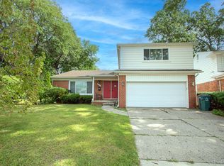 10060 Burton Ave, Oak Park, MI 48237