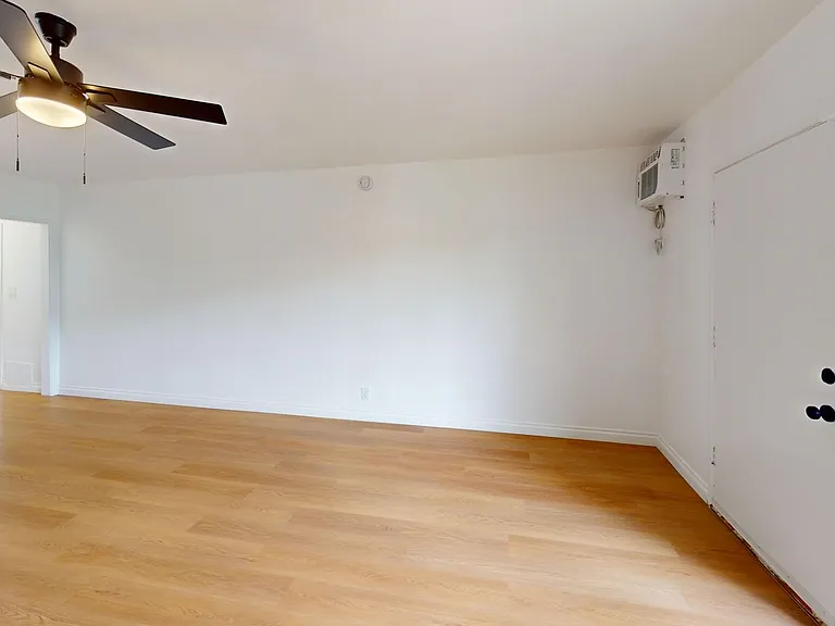 The Clair Manor Apts...Hollywood Hills...Fully Renovated...CALL NOW! — Photo 5