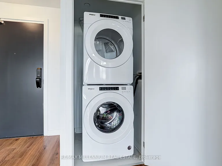 395 Dundas St W #531 — Photo 22