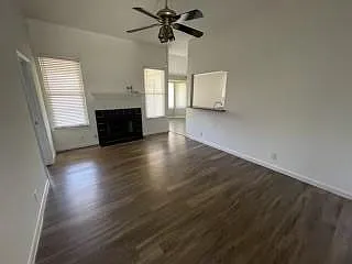 3 bed, 2.0 bath, 1024 sqft, $1,725 — Photo 2