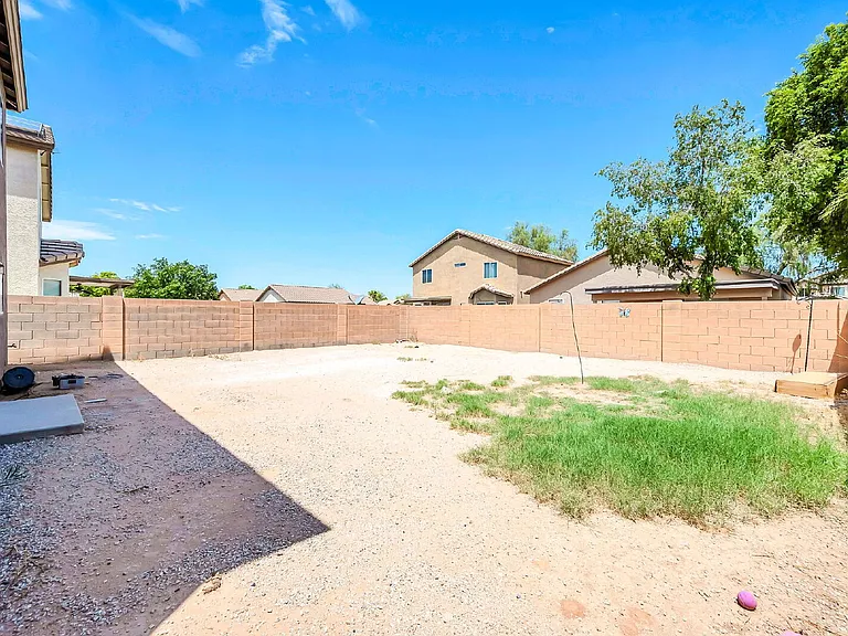2422 E Olivine Rd — Photo 37