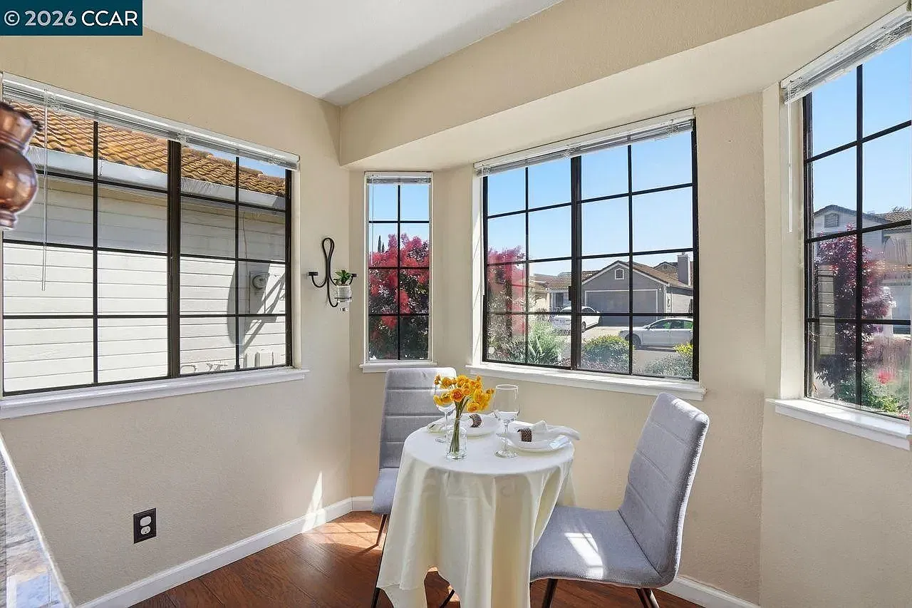 3 bed, 1330 sqft, $3,000 — Photo 4