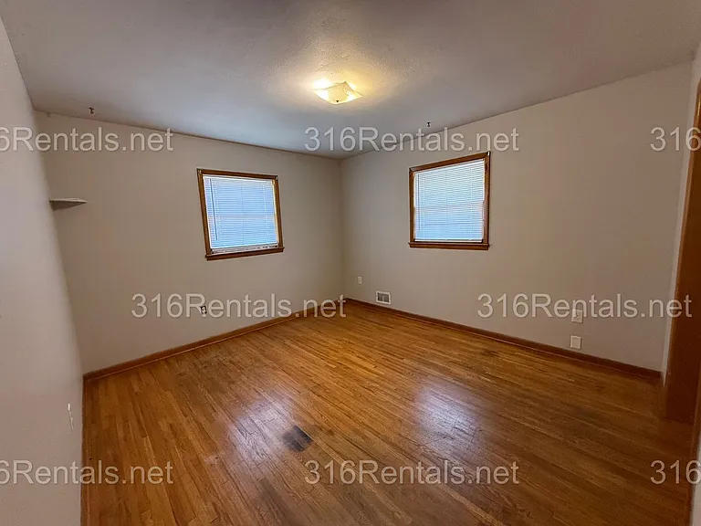 1718-1720 S Mosley Ave — Photo 13