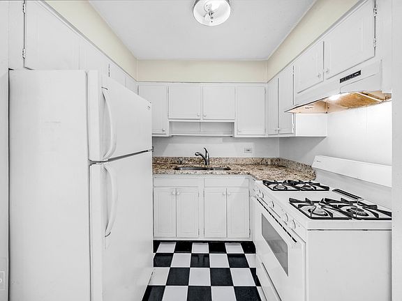 3rd image of 7234 W North Ave APT 713