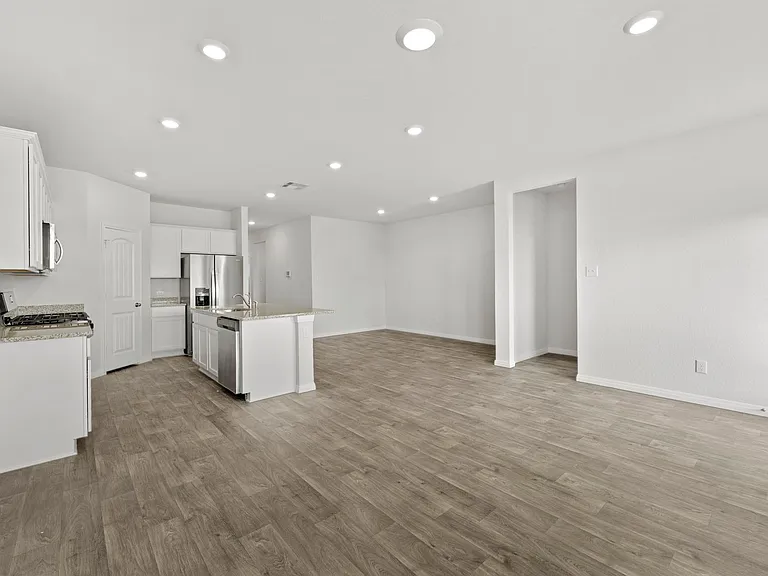 411 Town Lake Bnd — Photo 11