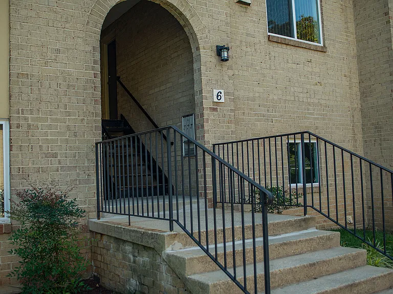 Maplewood Villas Apartments Building Exterior 05