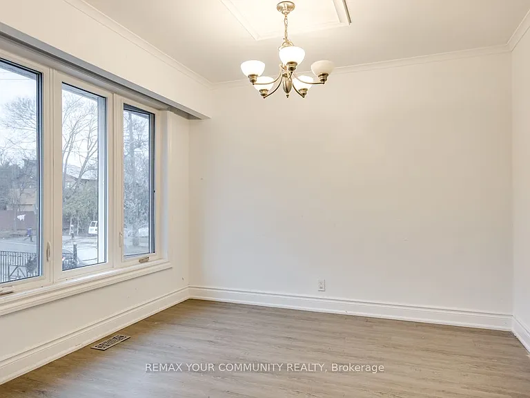 240 Markham Rd #MAIN FLOOR — Photo 8