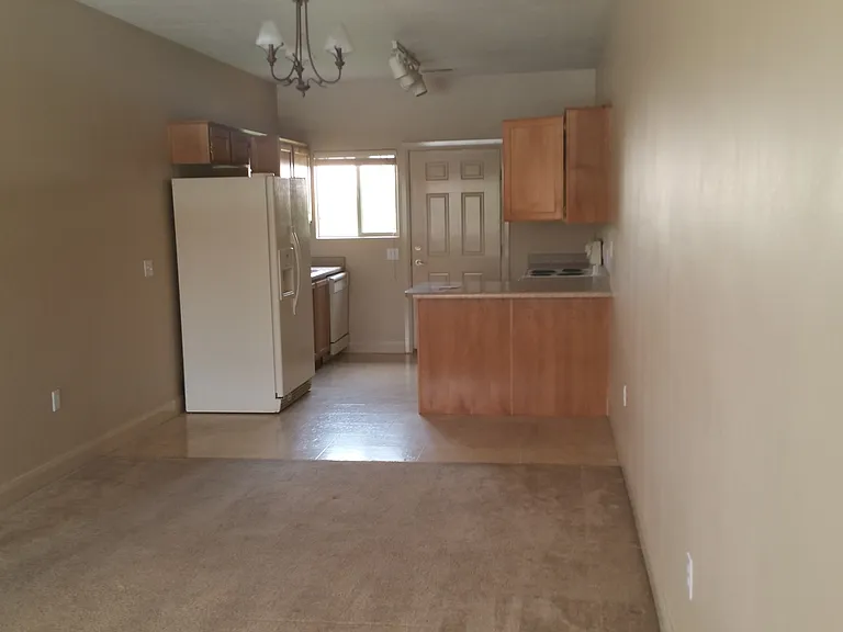 700 N Main E 6/h 4/h 5/h #8 — Photo 8