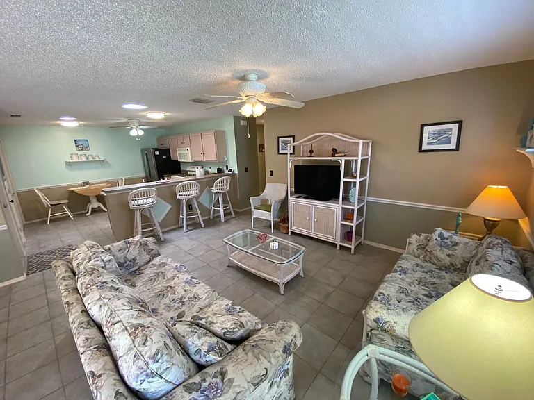 440 Canterbury Ct — Photo 11