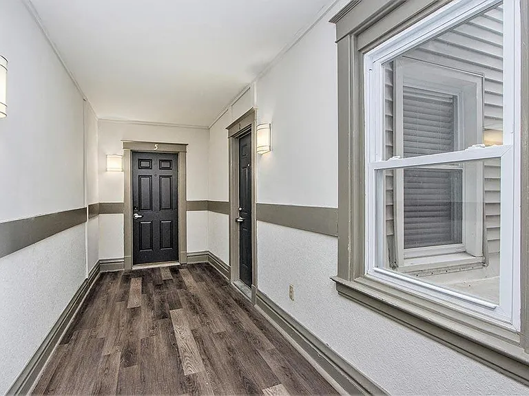 319 N Burdick St — Photo 1