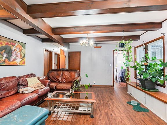 3rd image of 909 Weiss St