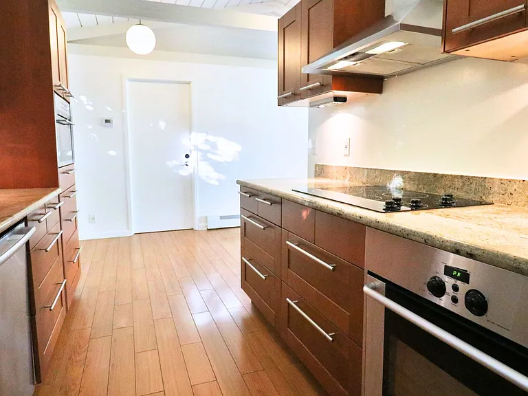 2467 Alvin St — Photo 13