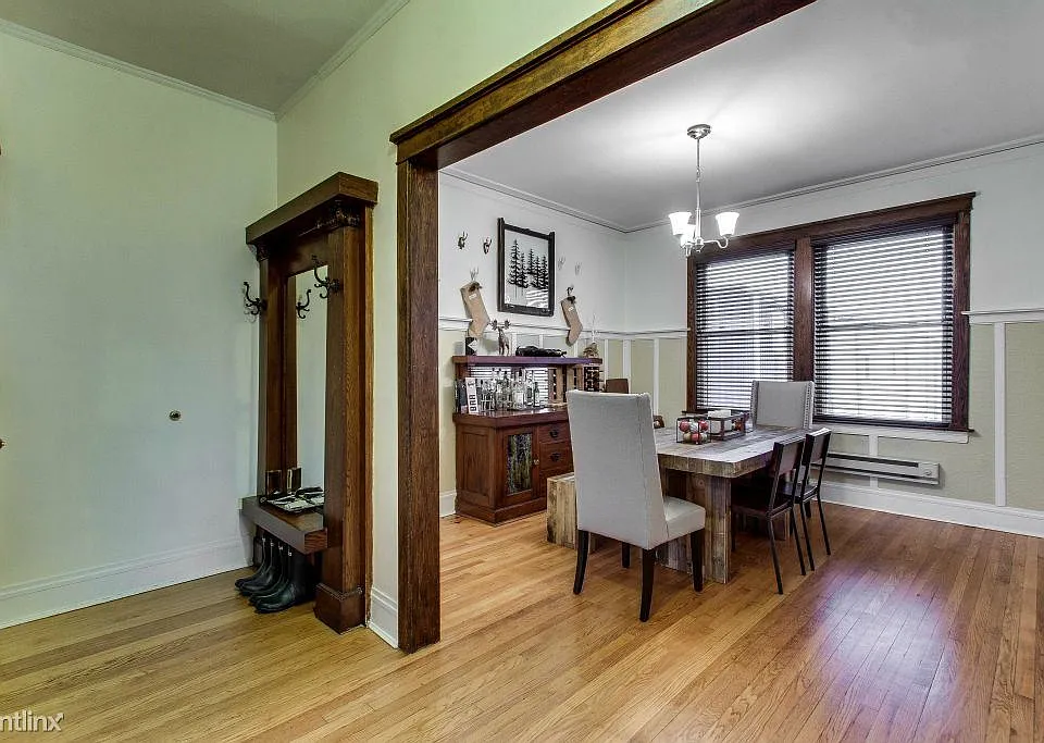 2918altgeld Entry and DR