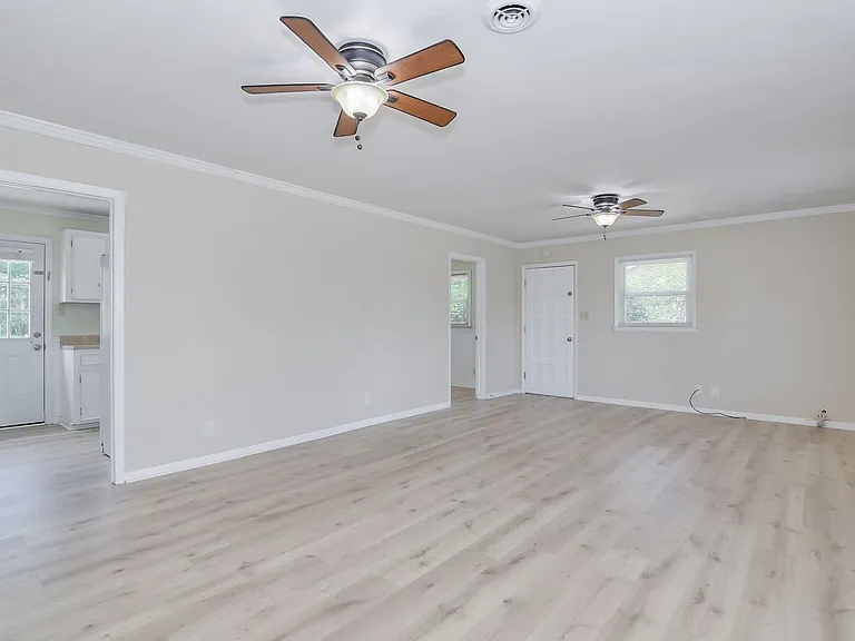 373 Westmont Dr — Photo 9