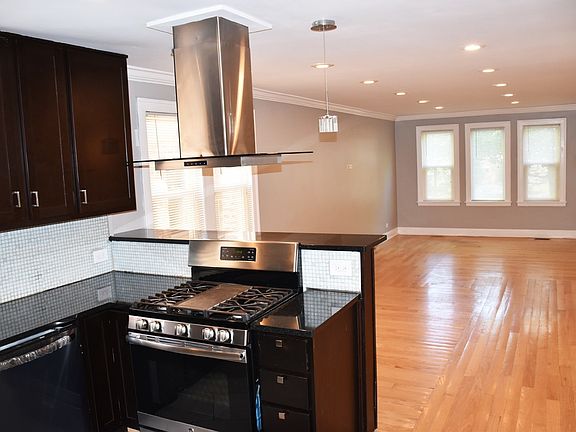 4th image of 6046 N Christiana Ave
