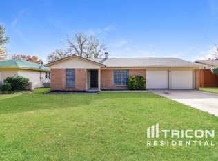 705 Barkridge Trl, Burleson, TX 76028