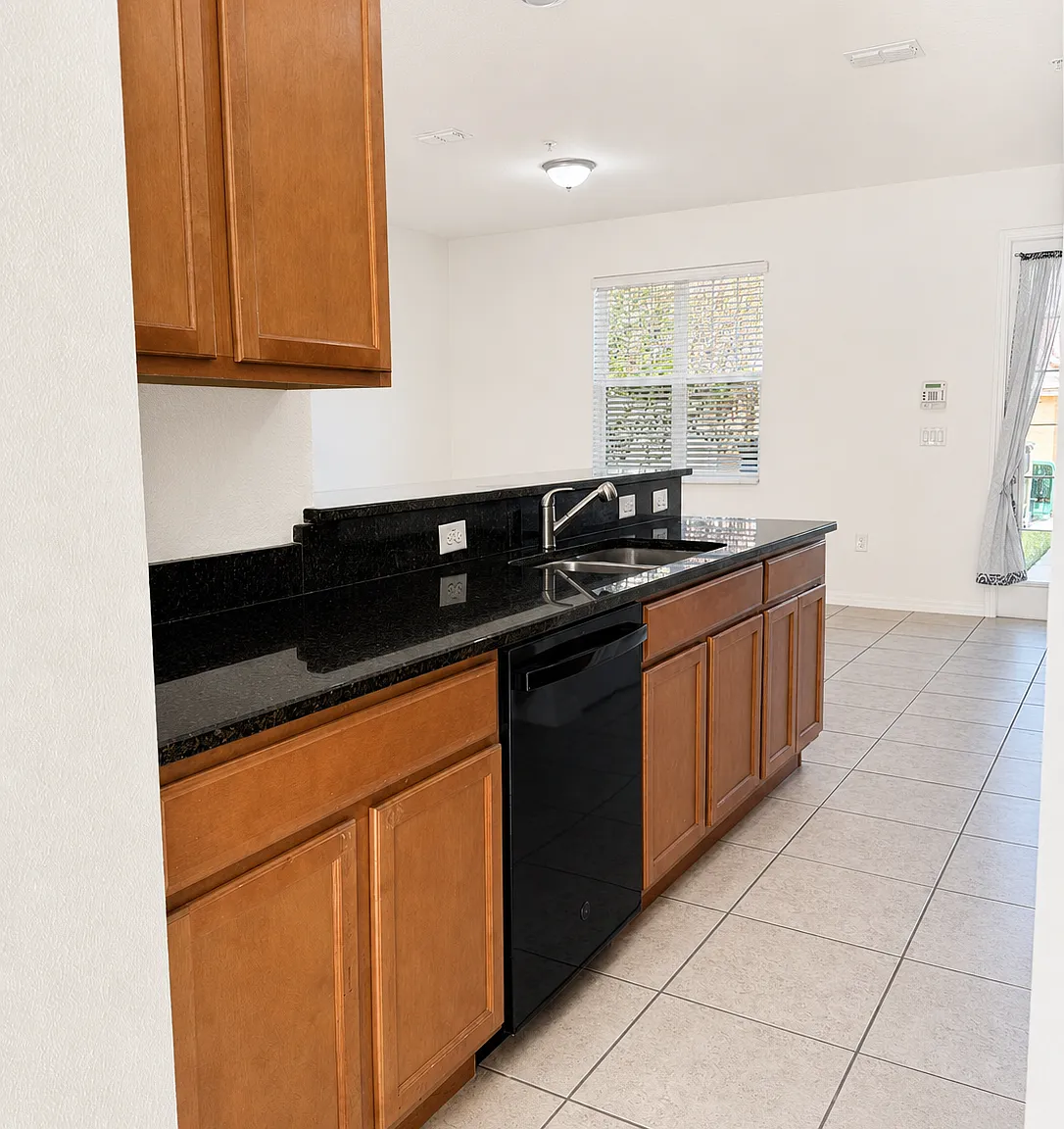 3 bed, 2.5 bath, 1394 sqft, $2,975 — Photo 4