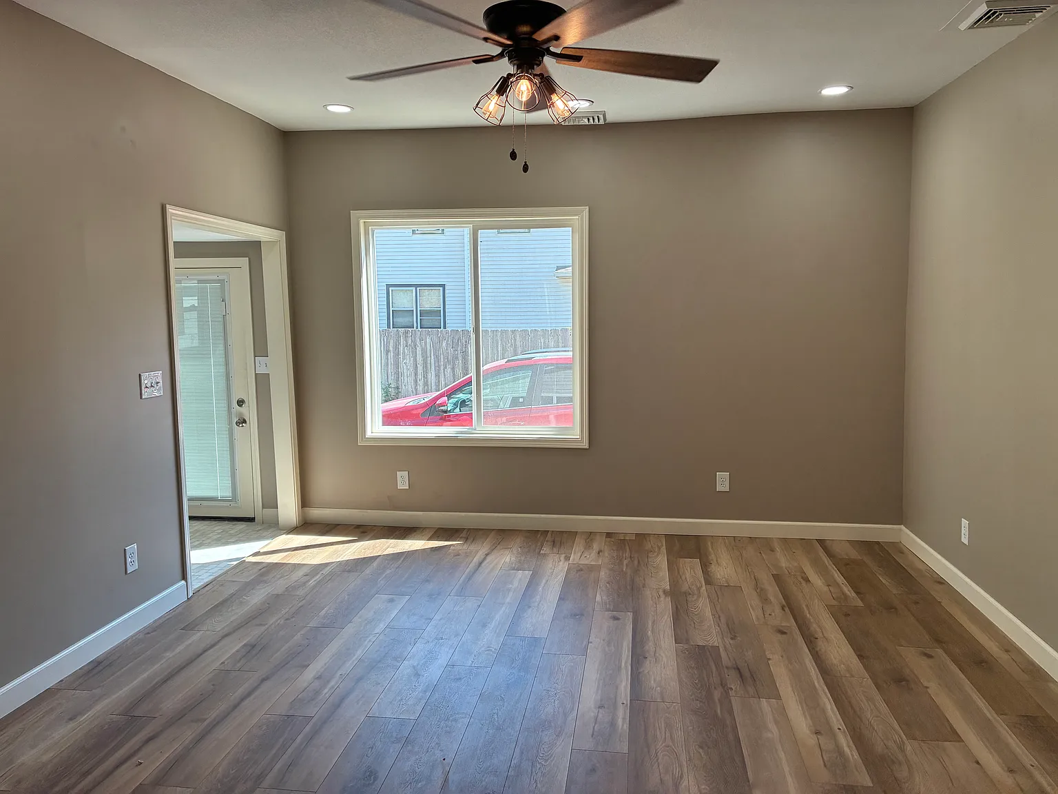 2 bed, 900 sqft, $1,295 — Photo 3
